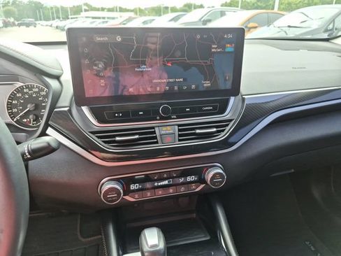 Used 2024 Nissan Altima 2.0 SR FWD image 33