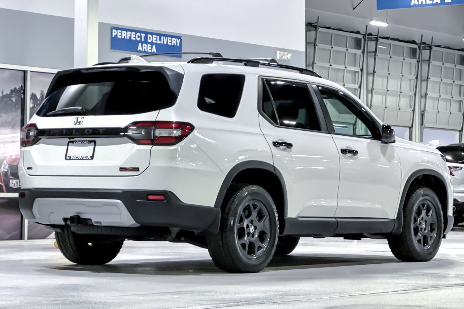 Used 2025 Honda Pilot TrailSport image 9