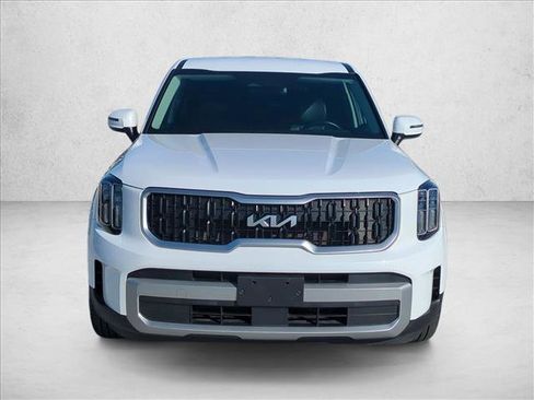 Used 2023 Kia Telluride LX image 2