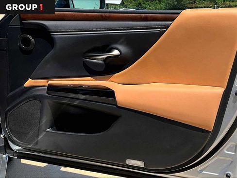 Used 2025 Lexus ES 300h w/ Premium Package FWD image 23