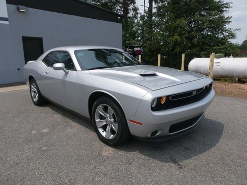 Used 2021 Dodge Challenger SXT RWD image 3