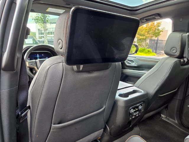Used 2024 Chevrolet Tahoe High Country w/ Premium Package 2 AWD/4WD image 10