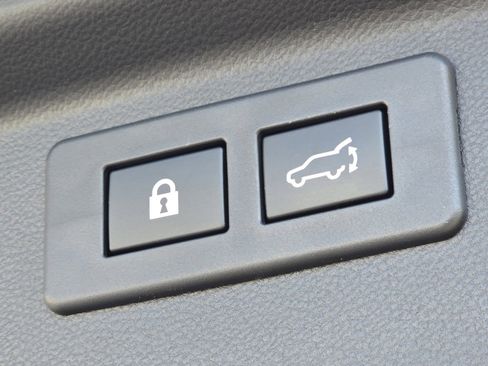 Used 2023 Subaru Forester Limited image 18