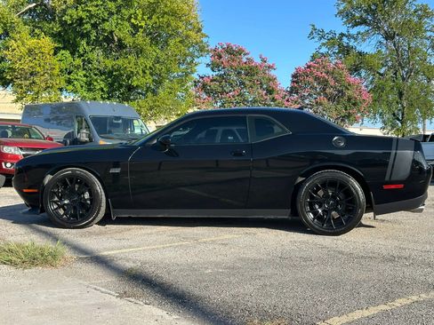 Used 2015 Dodge Challenger R/T Scat Pack w/ Scat Pack Appearance Package RWD image 5