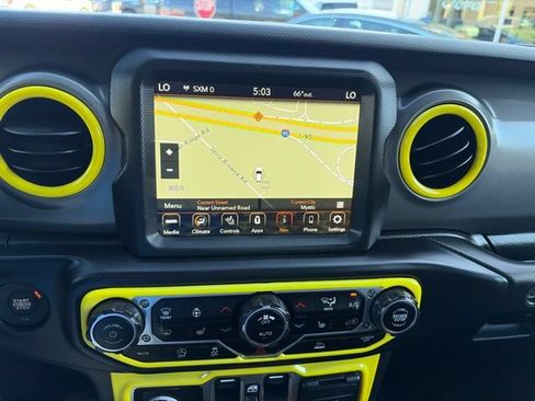 Used 2023 Jeep Gladiator Sport AWD/4WD image 18