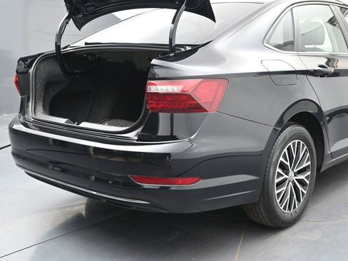 Certified 2021 Volkswagen Jetta SE FWD image 16