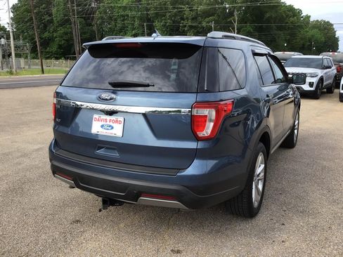 Used 2019 Ford Explorer XLT w/ Equipment Group 202A image 8