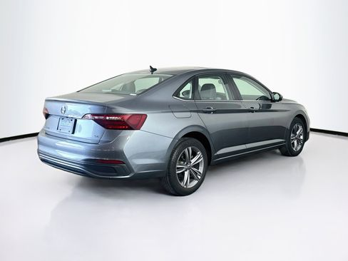 Used 2024 Volkswagen Jetta SE w/ Panoramic Sunroof Package FWD image 9