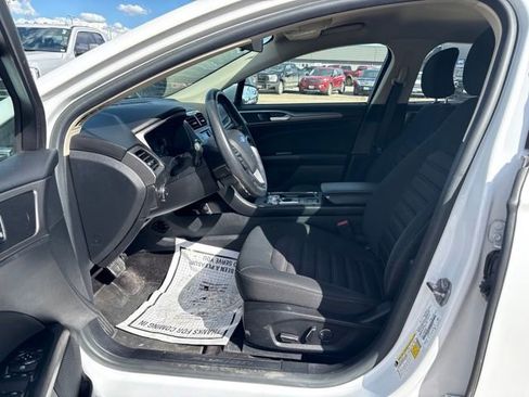 Used 2017 Ford Fusion SE FWD image 12