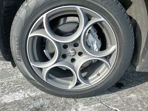 Used 2022 Alfa Romeo Stelvio Ti image 8