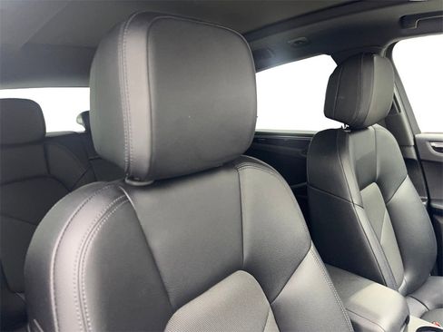 Used 2022 Porsche Macan image 44