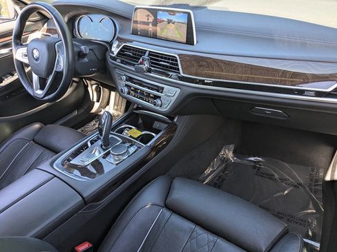Used 2019 BMW 750i xDrive image 12