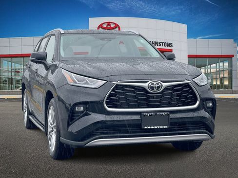 Used 2026 Toyota Highlander Platinum AWD/4WD image 1