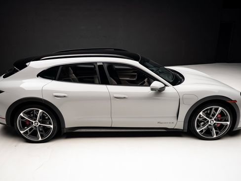 Used 2023 Porsche Taycan 4S image 32