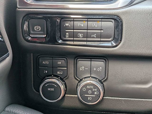 Used 2025 GMC Yukon XL Denali AWD/4WD image 30