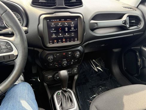 Used 2023 Jeep Renegade Altitude w/ Sun/Sound Group AWD/4WD image 22