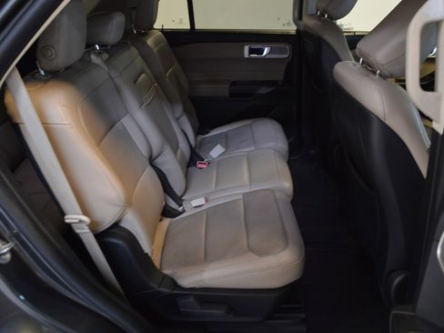 Used 2020 Ford Explorer Limited w/ Class III Trailer Tow Package image 12