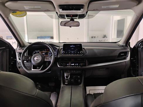 Used 2024 Nissan Rogue SV w/ SV Premium Package FWD image 24
