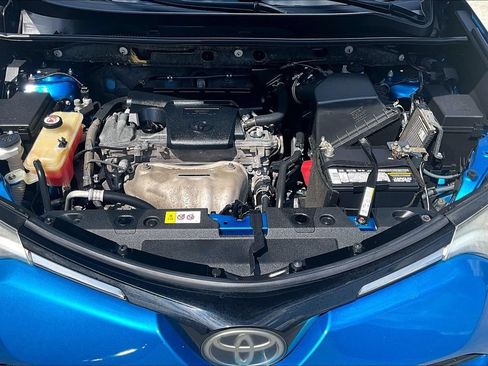 Used 2018 Toyota RAV4 XLE FWD image 11