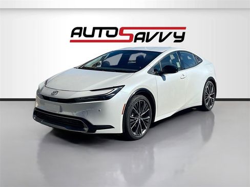 Used 2024 Toyota Prius XLE image 3