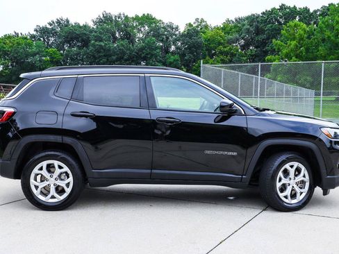 Used 2024 Jeep Compass Latitude AWD/4WD image 5