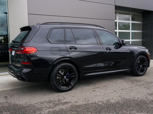 Used 2022 BMW X7 xDrive40i w/ M Sport Package AWD/4WD image 4