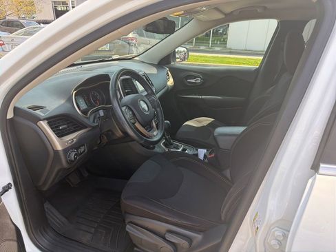 Used 2016 Jeep Cherokee Latitude image 17