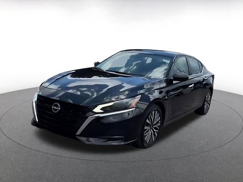 Used 2025 Nissan Altima 2.5 SV FWD image 7