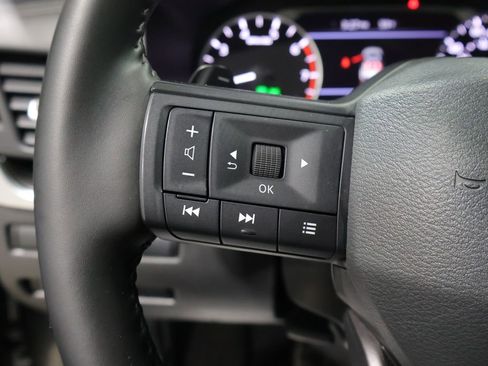 Used 2025 Nissan Rogue SV image 37