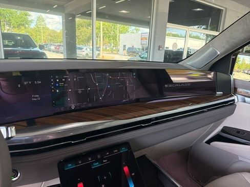 Certified 2025 Cadillac Escalade Sport Platinum w/ LPO, ONYX Package AWD/4WD image 12