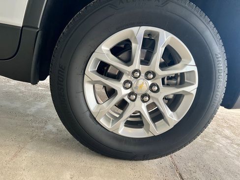 Used 2020 Chevrolet Traverse LT image 11