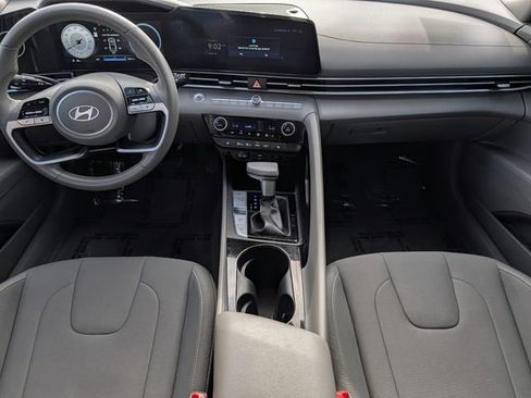 Used 2024 Hyundai Elantra SEL w/ Convenience Package FWD image 12