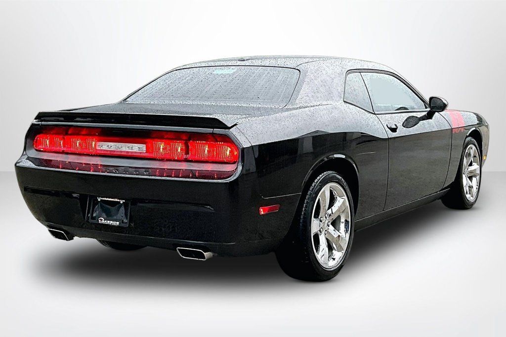 Used 2014 Dodge Challenger R/T RWD image 5