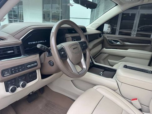 Used 2022 GMC Yukon Denali w/ Denali Premium Package AWD/4WD image 26