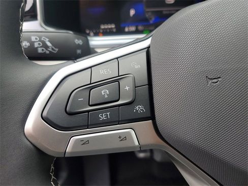 New 2025 Volkswagen Taos SE image 25