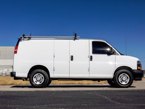 Used 2021 Chevrolet Express 2500 w/ Enhanced Convenience Package image 7