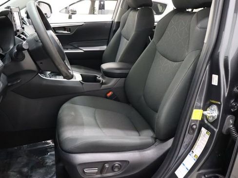 Used 2022 Toyota RAV4 XLE image 10