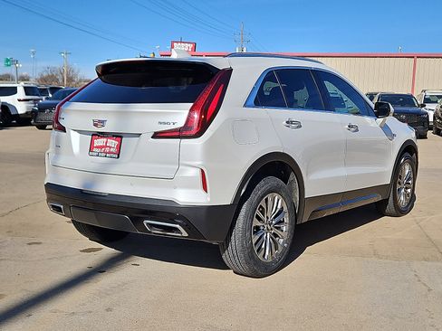 Used 2024 Cadillac XT4 Premium Luxury image 3