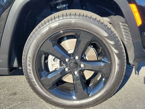 Certified 2025 Jeep Grand Cherokee L Limited w/ Luxury Tech Group II image 5