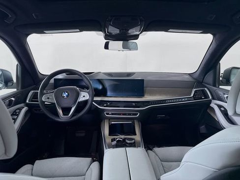 Used 2024 BMW X7 xDrive40i w/ Parking Assistance Package image 23