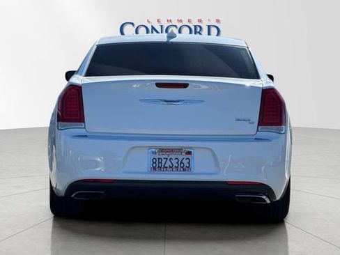 Used 2016 Chrysler 300 C image 5