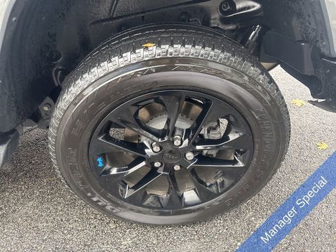 Used 2022 Jeep Wrangler Unlimited Sahara w/ Cold Weather Group image 14