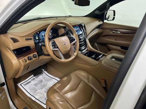 Used 2017 Cadillac Escalade Platinum image 26