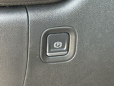 Used 2022 GMC Sierra 1500 Denali w/ Denali Premium Package image 24