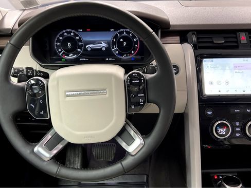 Used 2020 Land Rover Discovery HSE image 31