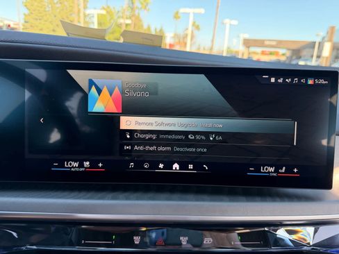 Used 2025 BMW i7 eDrive50 w/ Premium Package image 13