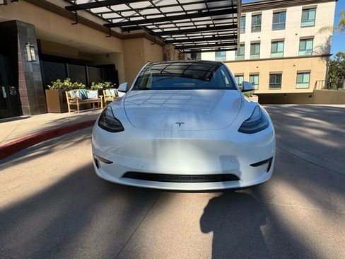 Used 2023 Tesla Model Y Long Range image 2