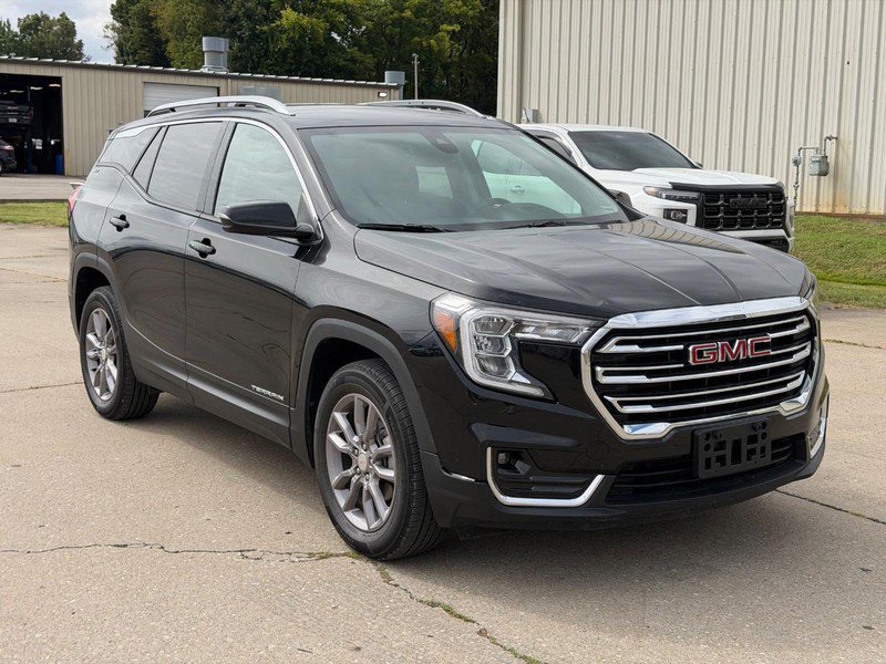Used 2024 GMC Terrain SLT AWD/4WD image 1