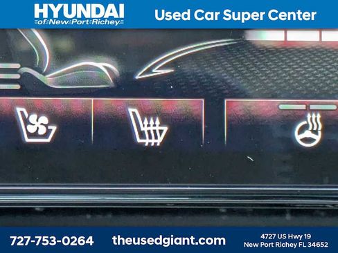 Used 2022 Genesis GV80 2.5T w/ Prestige Package 04 AWD/4WD image 28