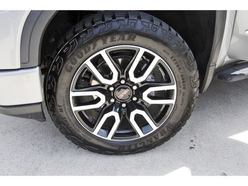 Used 2024 GMC Sierra 1500 AT4 w/ Technology Package AWD/4WD image 29